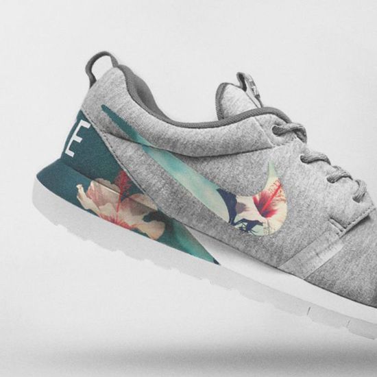 תמונה של Nike Floral Roshe Customized Running Shoes
